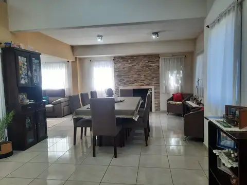 Casa 5 ambientes con 2 baños