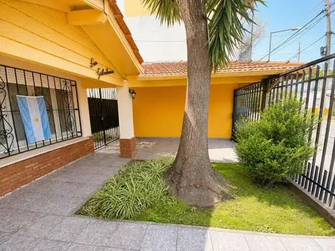 CASA EN VENTA EN Agustin Alvarez al 2200