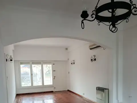 Casa en Alquiler con 1 cochera