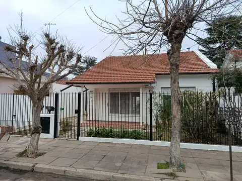 Chalet 4 Ambientes en Alquiler - Castelar Norte
