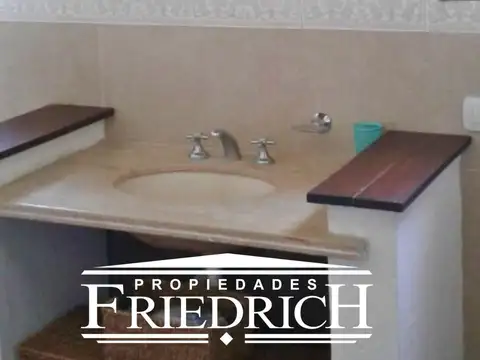 Casa 5 ambientes con 3 baños