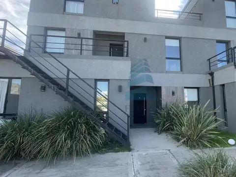 ALQUILER Departamento 4 ambientes, con jardin y Parrilla