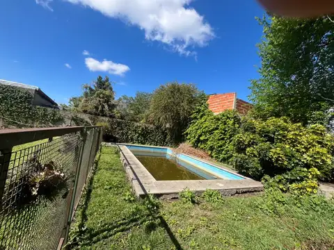 VENTA CASA 4 AMBIENTES BURZACO CON FONDO