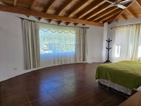 Casa 9 ambientes con 6 baños