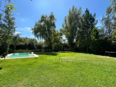 Casa en Venta con 3 cocheras