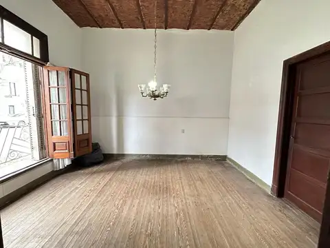 Casa 6 ambientes con 1 baño