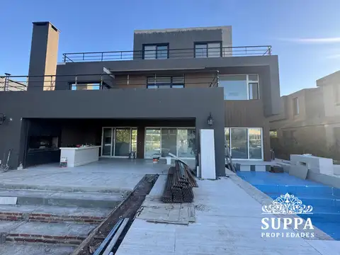 Casa en Venta con 2 cocheras