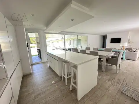 Casa en Alquiler Temporal con 1 cochera