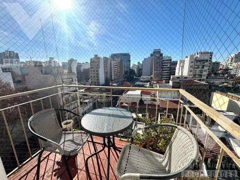 Departamento de dos ambientes en Flores con balcón, sol y vista abierta