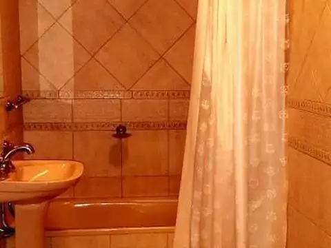 Casa en venta - 3 Dormitorios 2 Baños - Cochera - 250Mts2 - Tres de Febrero