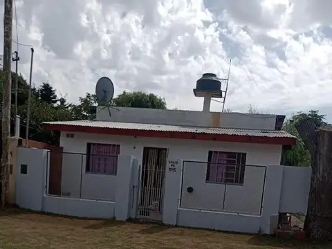 Casa en venta - 2 Dormitorios 1 Baño 1 Cochera - 300Mts2 - Santa Teresito
