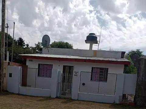 Casa en venta - 2 Dormitorios 1 Baño 1 Cochera - 300Mts2 - Santa Teresito