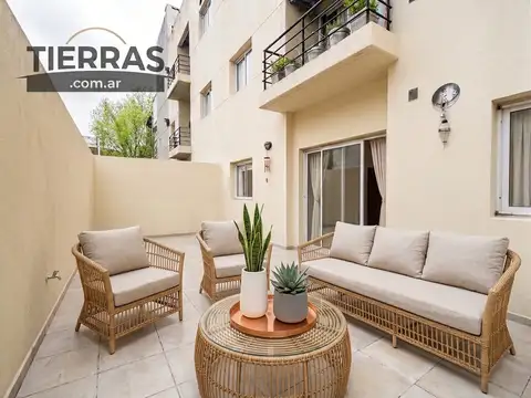 Departamento 2 ambientes con Patio con cochera fija cubierta