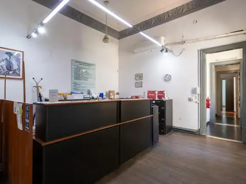 EN VENTA - OFICINA PARA USO INSTITUCIONAL/ PROFESIONAL -CENTRO