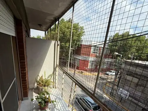 Peron 1600, Piso 2º