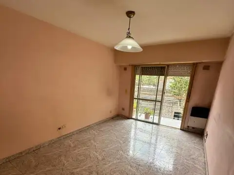 Peron 1600, Piso 2º