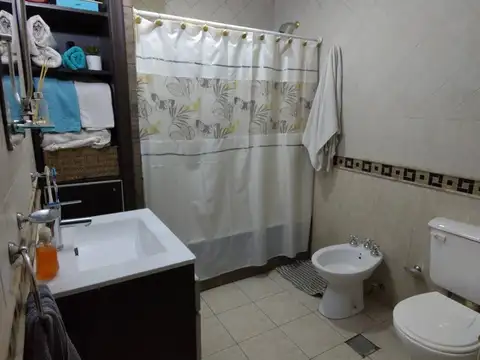 Casa 5 ambientes con 3 baños