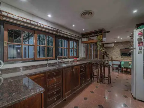 chalet  tipo dúplex, 5 ambientes  mataderos