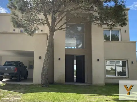 Casa en Venta - 4 Dormitorios 7 Baños - 486mts - Barrio Ecuestre