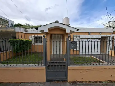 VENTA CASA 2 DORMITORIOS CON PILETA B PANAMERICANO