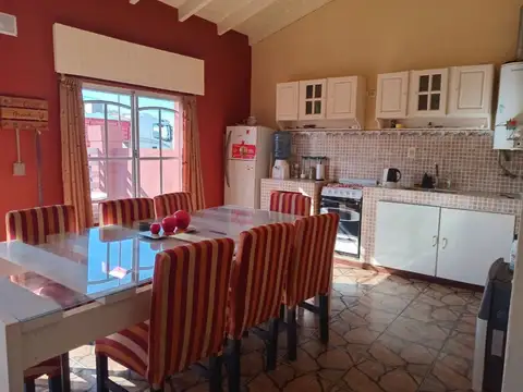 Casa de dos dormitorios con pileta en Murphy