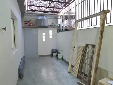 Alquiler amplio depto 2 amb con patio