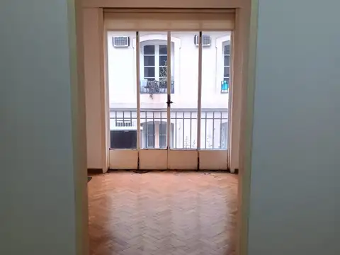 OFICINAS EN ALQUILER   CON 2 BAÑOS Y BALCON A LA CALLE   SALA DE REUNIONES Y 2 OFICINAS