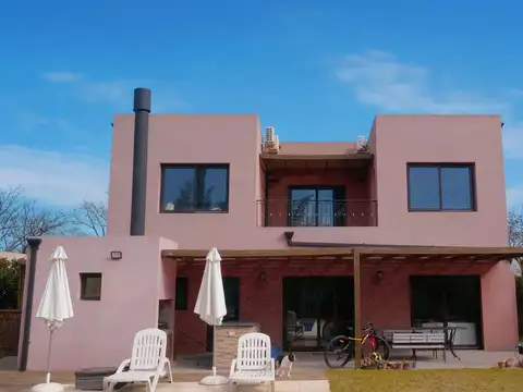 Casa venta 5 ambientes Los Lagos