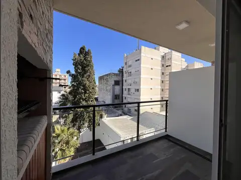 Departamento 3 ambientes con terraza propia, parrilla y pileta