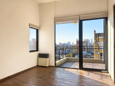DUPLEX EN VENTA CON GRAN BALCON Y PARRILLERO. GAS