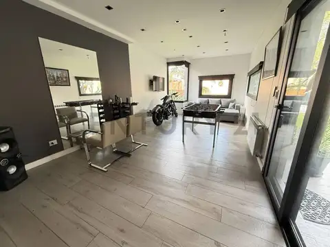 Casa en Venta con 4 cocheras