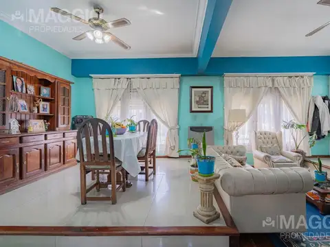 Casa 7 ambientes con 3 baños