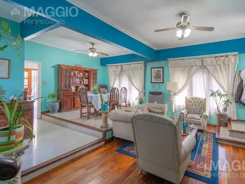 Casa en Venta con 3 cocheras