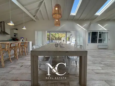 Casa 5 ambientes con 4 baños