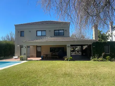 LINDISIMA casa en Barrio SEPTIEMBRE