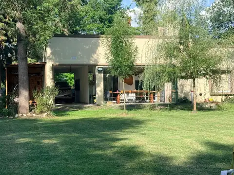 Casa en Venta con 4 cocheras