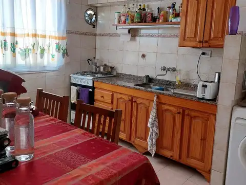 VENTA (APTO CRÉDITO) 2 AMBIENTES CON COCHERA Y BALCON