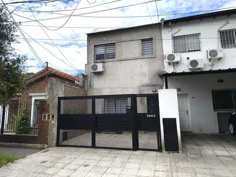 DUPLEX A LA VENTA DE 4 AMB A TERMINAR. AMPLIO JARDIN CON PISCINA. PROXIMO A CENTRO COMERCIAL Y PLAZA