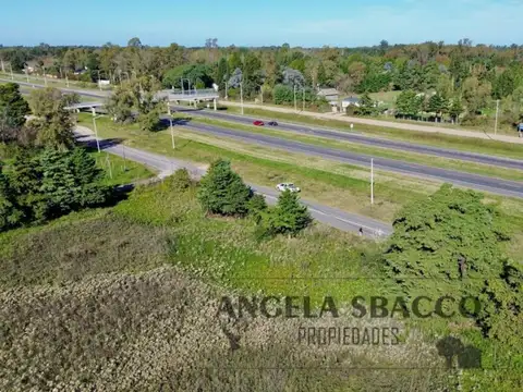 Terrenos comerciales, en colectora de Ruta 8.