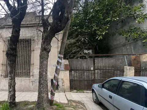 Lanus - Venta - Casa -  lotes doble frente