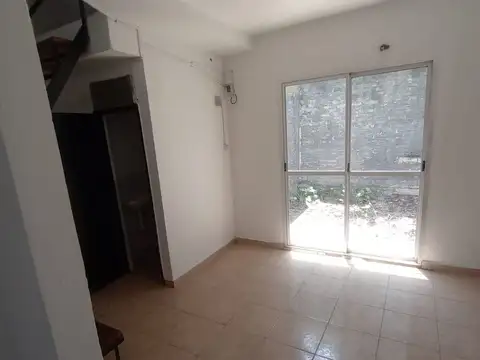 Depto Tipo Casa 9 ambientes con 4 baños