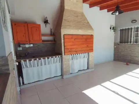 Casa 7 ambientes con 2 baños
