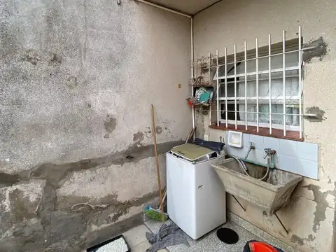 CASA 3 DORMITORIOS EN BARRIO LOS ALMENDROS