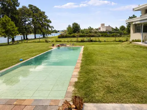 Casa en Alquiler Temporal en Puerto Roldan, USD 3.500