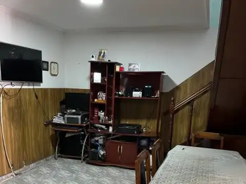 Casa 7 ambientes con 2 baños