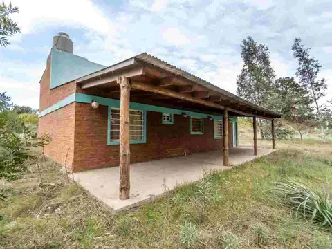 Casa sobre gran lote en Av. Trolon 