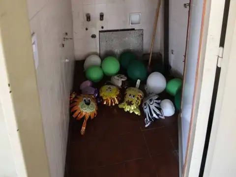 EXCELENTE OPORTUNIDAD! AMPLIAS OFICINAS EN 1ER Y 2DO PISO