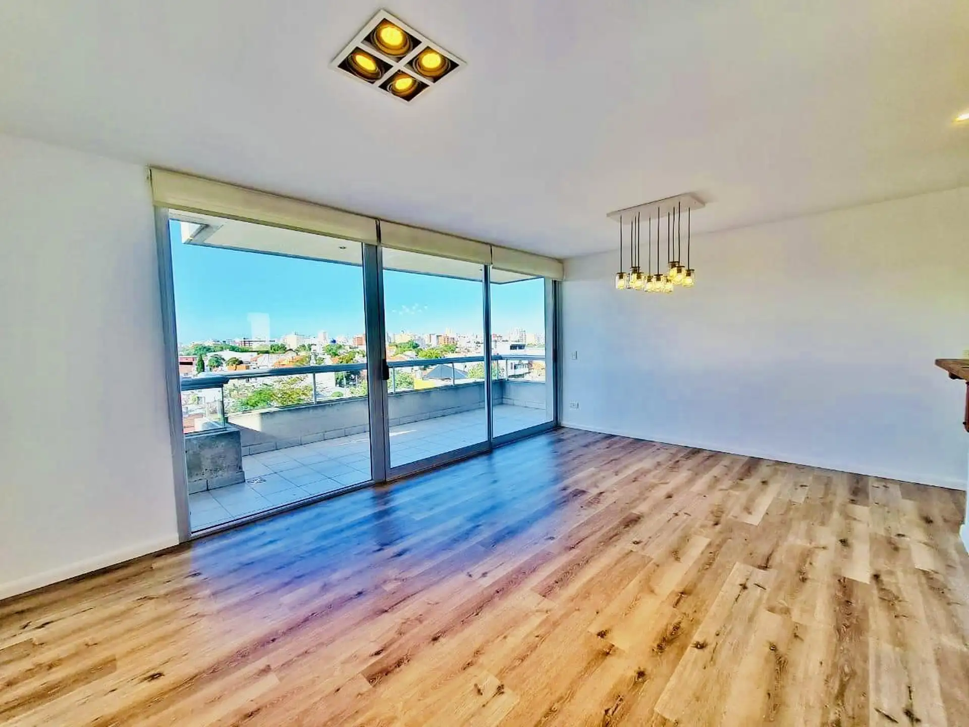 Venta departamento 2 ambientes con terraza y cochera, apto credito, zona facultades