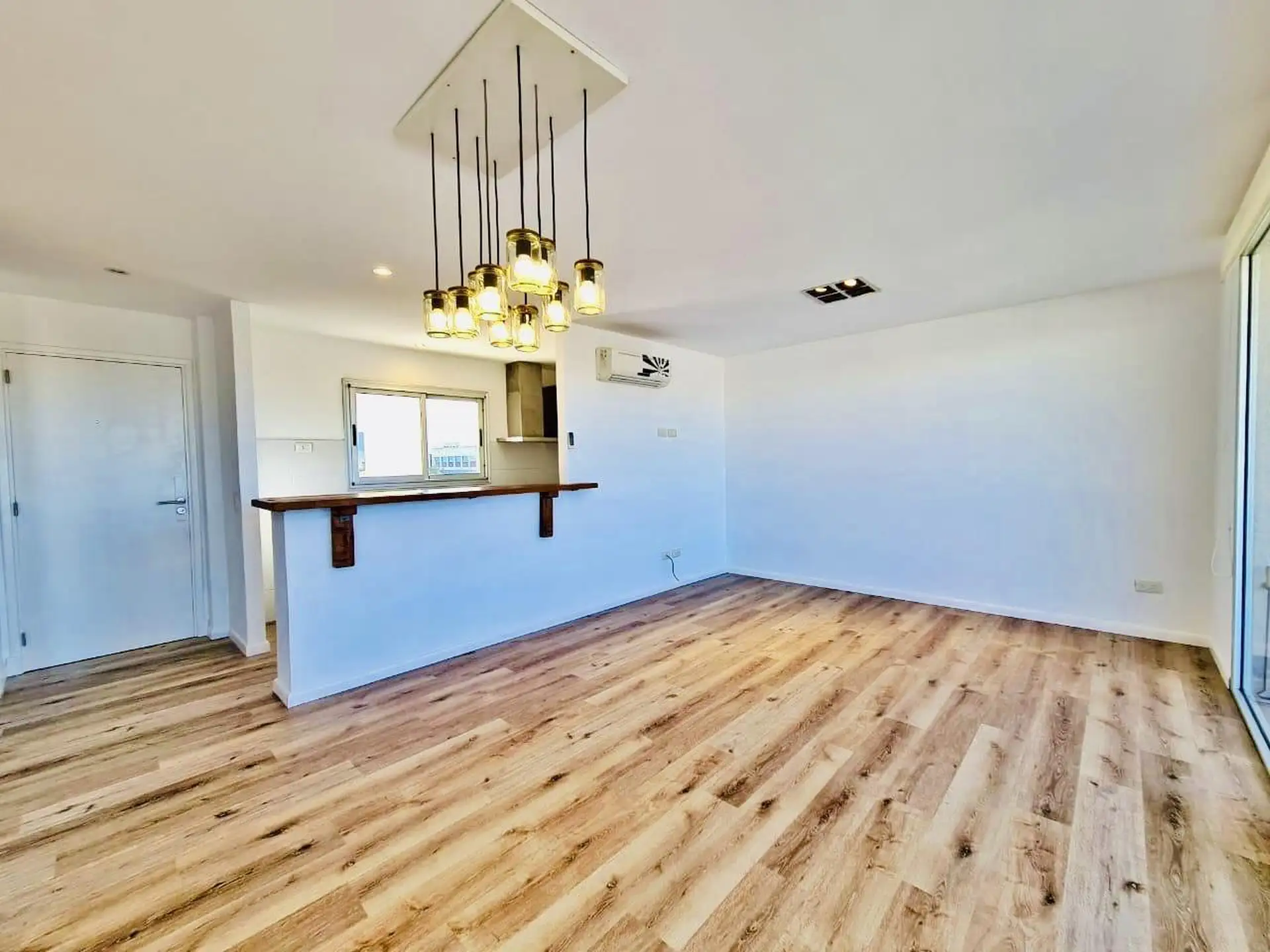 Venta departamento 2 ambientes con terraza y cochera, apto credito, zona facultades