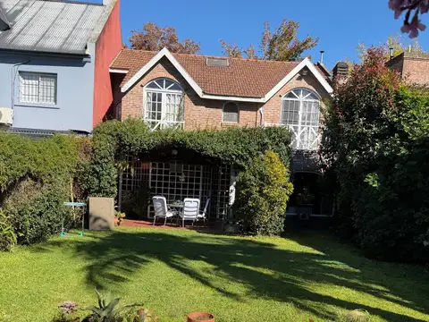 Casa 5 ambientes con 4 baños